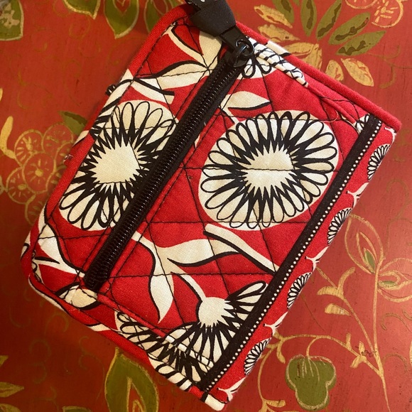 🎈🎈S O L D 🎈🎈👍👍 Vera Bradley Floral Red Black and White Quilted Wallet - Picture 3 of 12